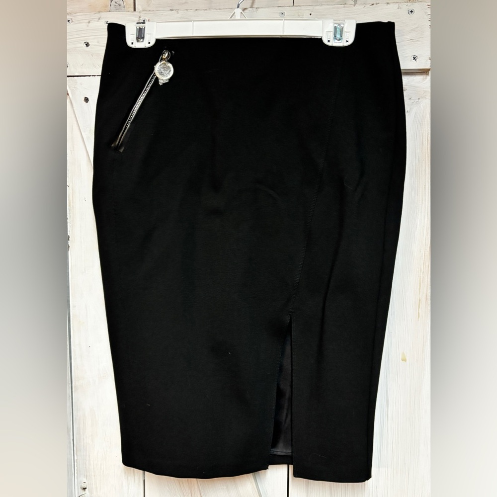 Marciano GUESS black stretchy skirt. Size 8